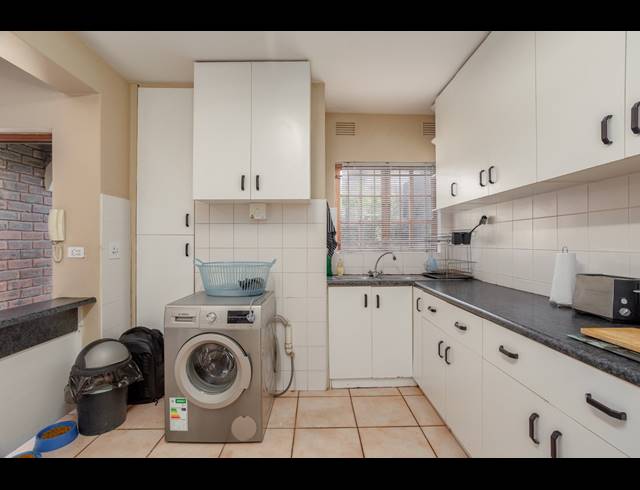 3 BEDROOM APARTMENT FOR SALE IN MANORS